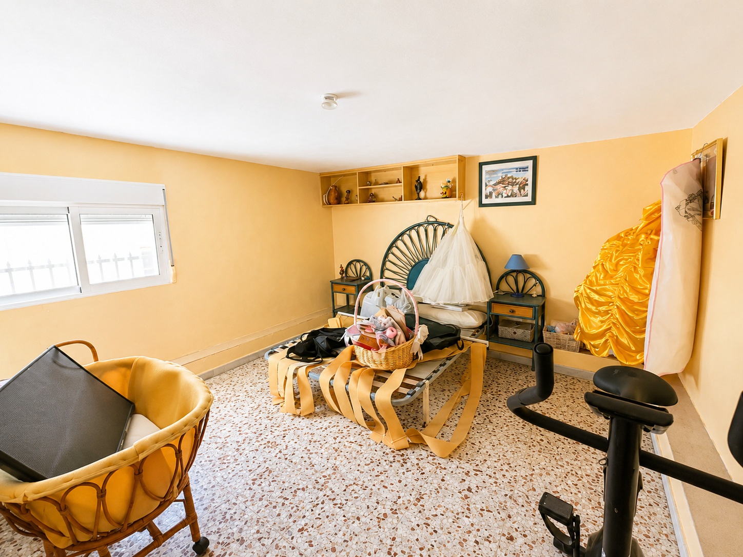VILLA INDEPENDIENTE CON PISCINA PRIVADA Y PARCELA DE 1.000 M² EN LA SIESTA, TORREVIEJA