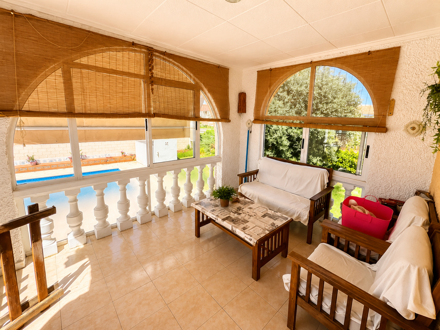 VILLA INDEPENDIENTE CON PISCINA PRIVADA Y PARCELA DE 1.000 M² EN LA SIESTA, TORREVIEJA