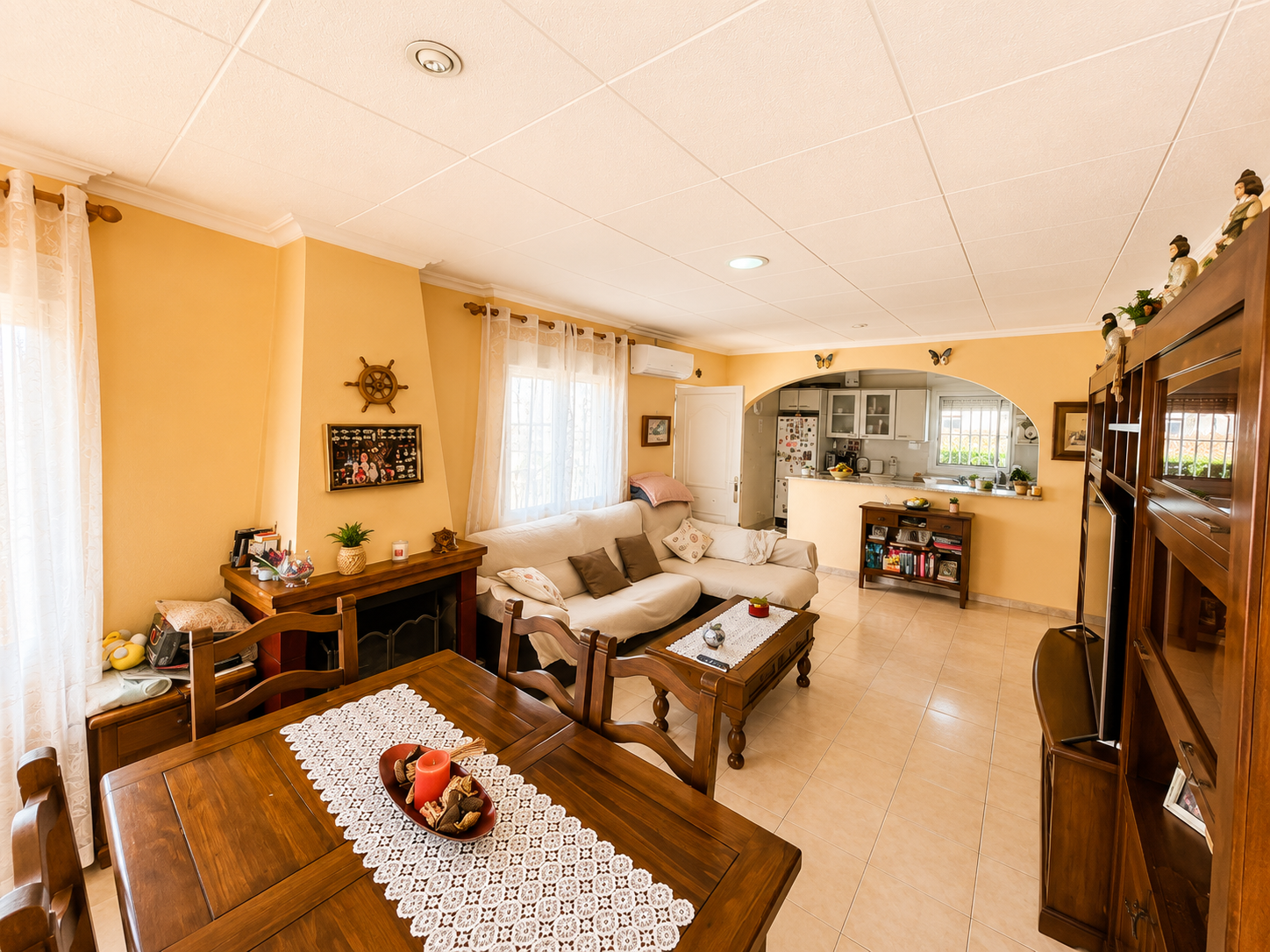 VILLA INDEPENDIENTE CON PISCINA PRIVADA Y PARCELA DE 1.000 M² EN LA SIESTA, TORREVIEJA