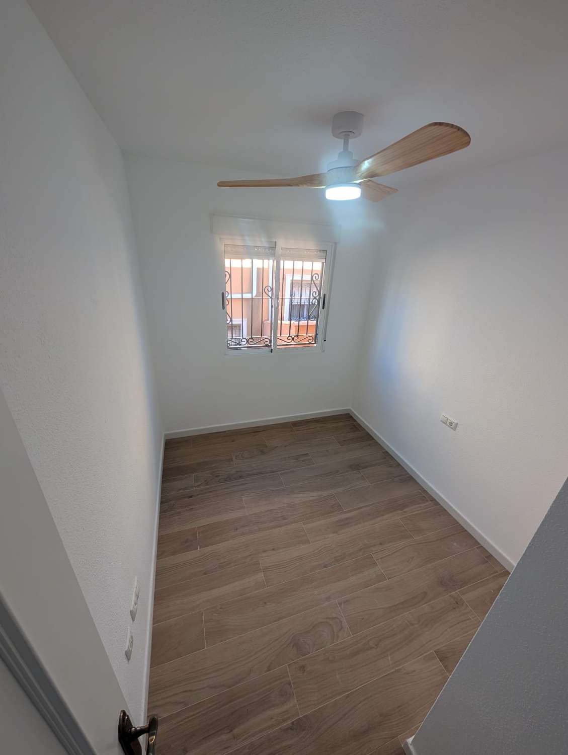 CHALET ADOSADO CON SOLÁRIUM PRIVADO, VISTAS A LA PISCINA Y 3 TERRAZAS EN DREAM HILLS, ORIHUELA COSTA