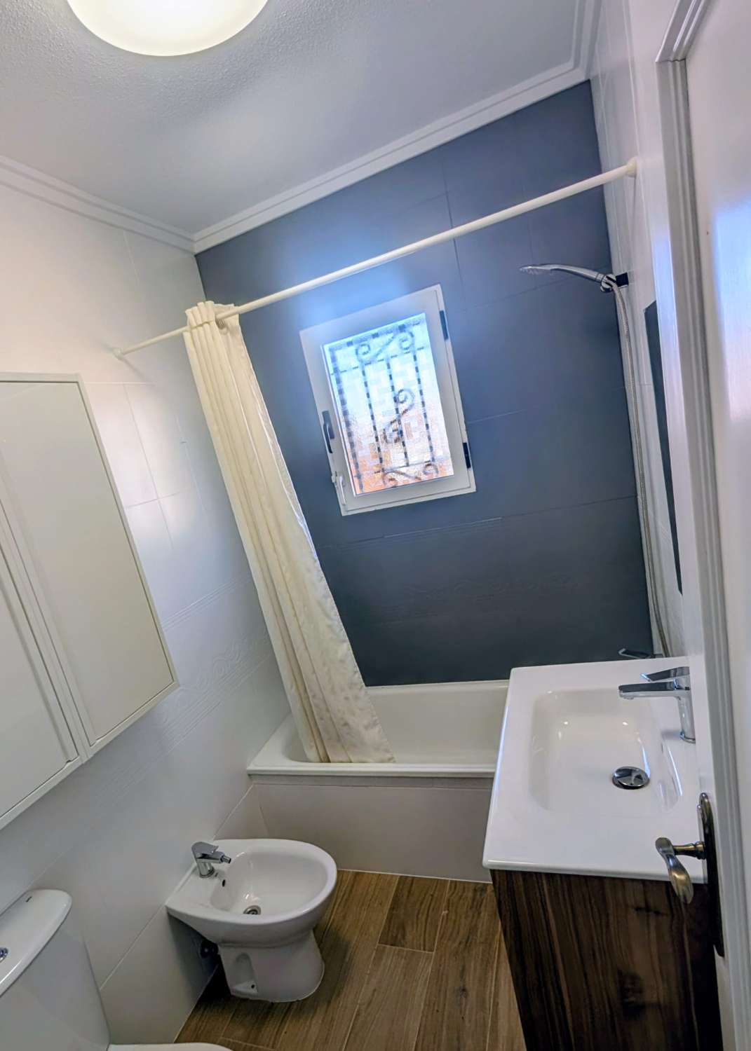 CHALET ADOSADO CON SOLÁRIUM PRIVADO, VISTAS A LA PISCINA Y 3 TERRAZAS EN DREAM HILLS, ORIHUELA COSTA