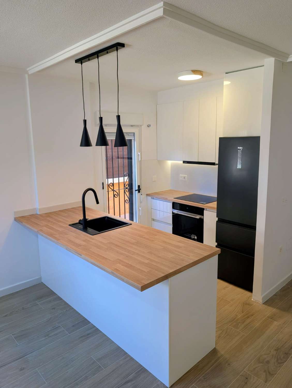 CHALET ADOSADO CON SOLÁRIUM PRIVADO, VISTAS A LA PISCINA Y 3 TERRAZAS EN DREAM HILLS, ORIHUELA COSTA