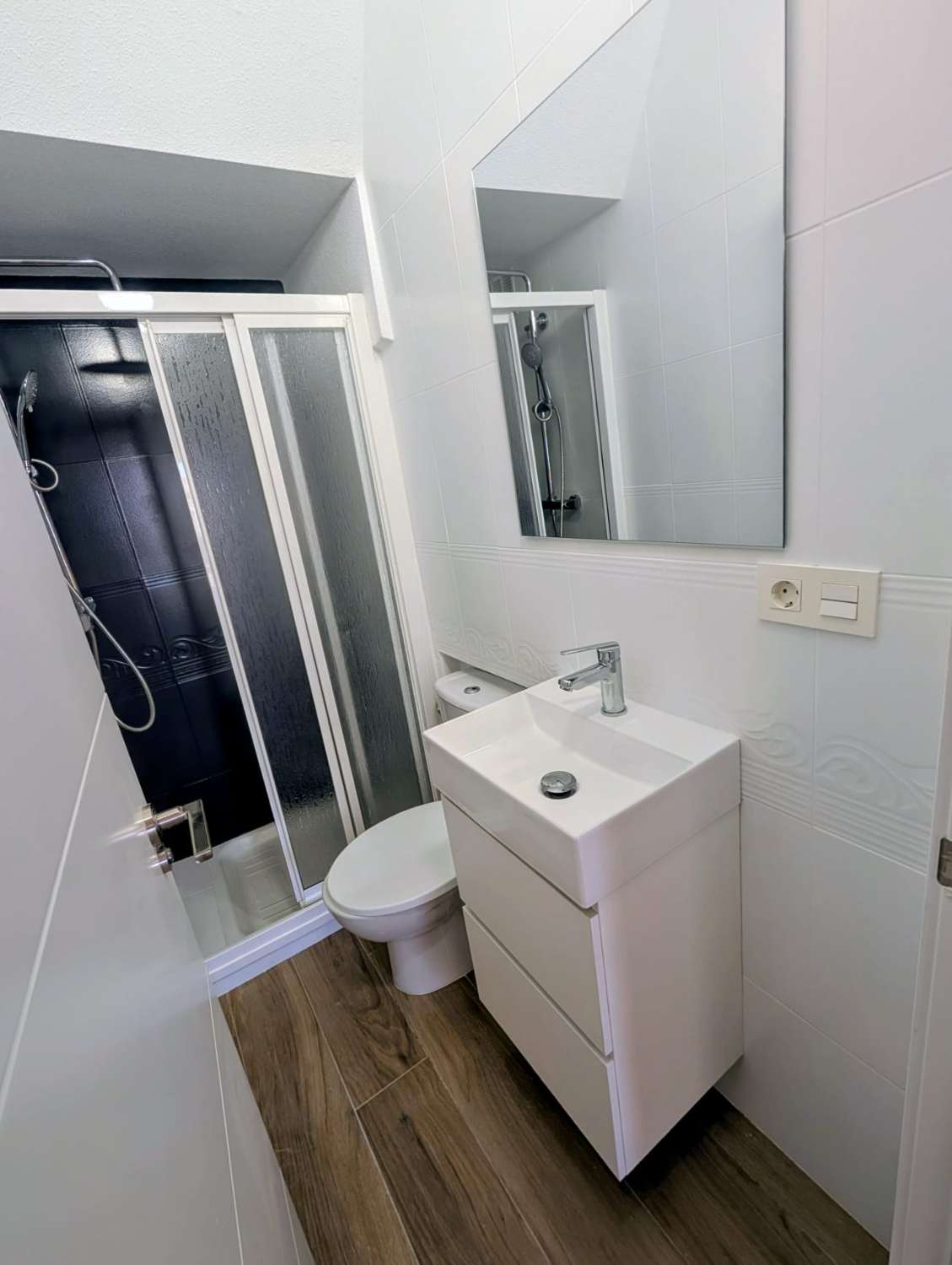 CHALET ADOSADO CON SOLÁRIUM PRIVADO, VISTAS A LA PISCINA Y 3 TERRAZAS EN DREAM HILLS, ORIHUELA COSTA