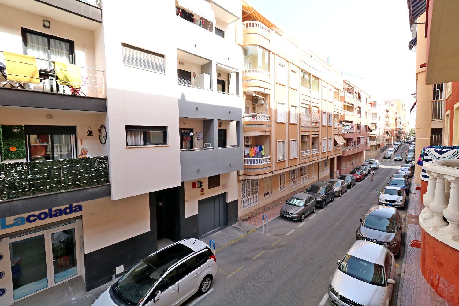 ESTUDIO EXTERIOR A 150 M DEL MAR EN PLAYA DE LOS LOCOS, TORREVIEJA – IDEAL PARA REFORMAR E INVERTIR