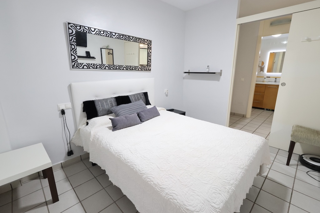 APARTAMENTO EN PLANTA BAJA CON JARDÍN PRIVADO, PISCINA Y LICENCIA TURÍSTICA EN PLAYA FLAMENCA