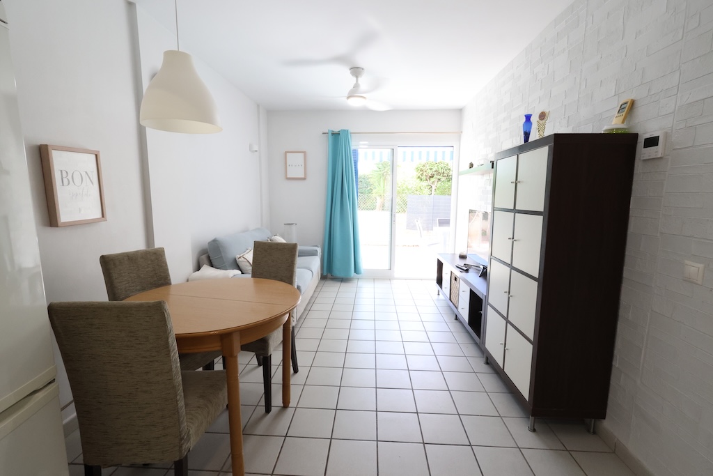 APARTAMENTO EN PLANTA BAJA CON JARDÍN PRIVADO, PISCINA Y LICENCIA TURÍSTICA EN PLAYA FLAMENCA