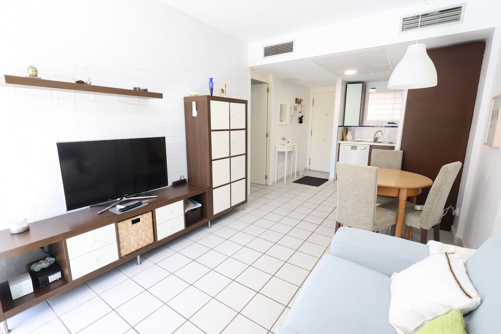 APARTAMENTO EN PLANTA BAJA CON JARDÍN PRIVADO, PISCINA Y LICENCIA TURÍSTICA EN PLAYA FLAMENCA