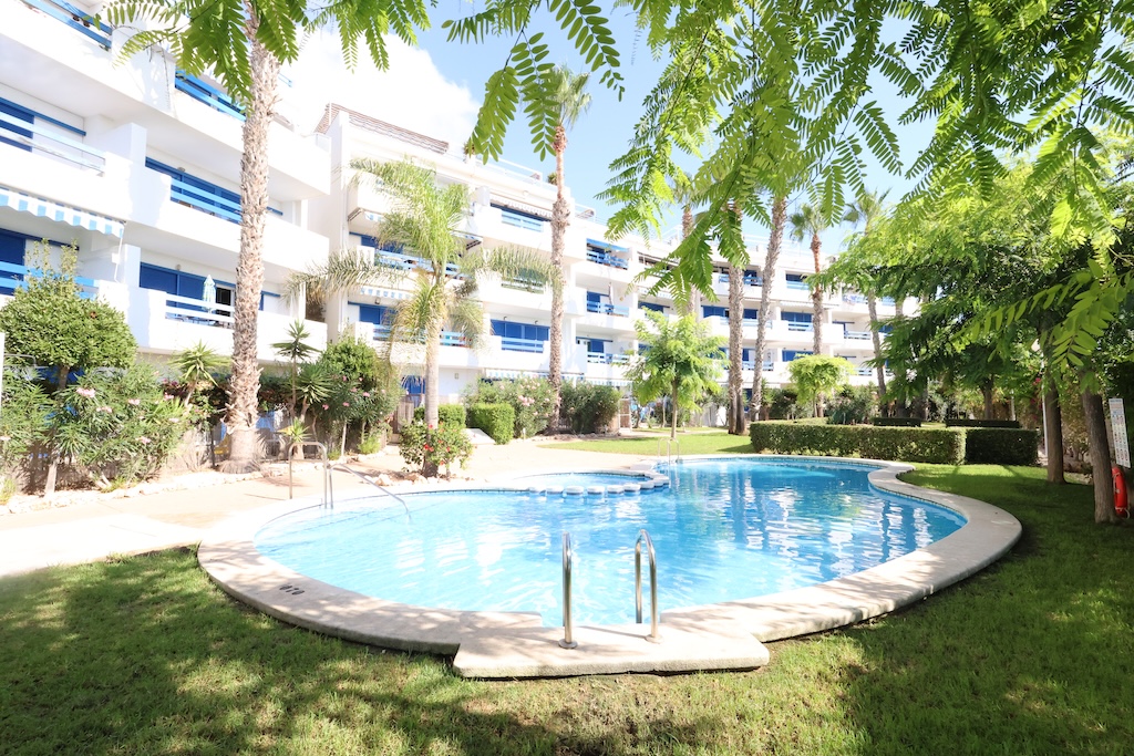 APARTAMENTO EN PLANTA BAJA CON JARDÍN PRIVADO, PISCINA Y LICENCIA TURÍSTICA EN PLAYA FLAMENCA