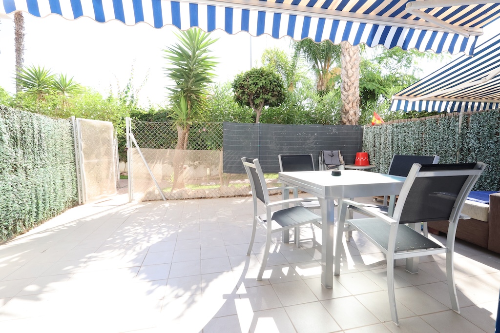 APARTAMENTO EN PLANTA BAJA CON JARDÍN PRIVADO, PISCINA Y LICENCIA TURÍSTICA EN PLAYA FLAMENCA
