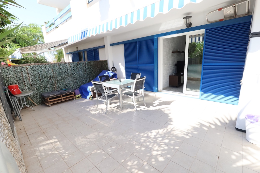 APARTAMENTO EN PLANTA BAJA CON JARDÍN PRIVADO, PISCINA Y LICENCIA TURÍSTICA EN PLAYA FLAMENCA