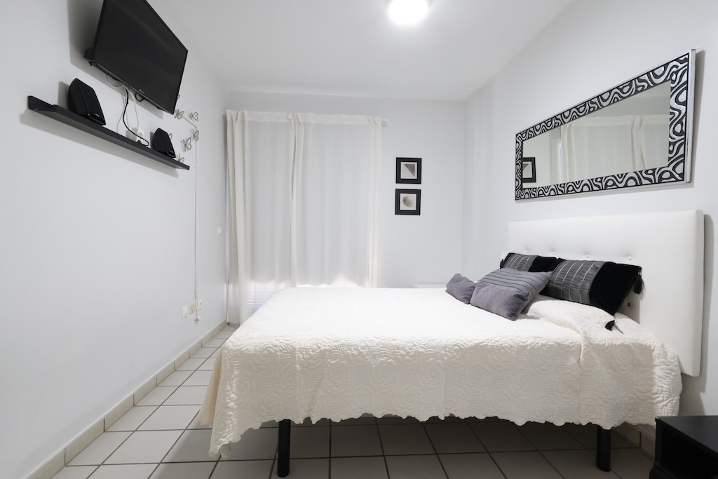 APARTAMENTO EN PLANTA BAJA CON JARDÍN PRIVADO, PISCINA Y LICENCIA TURÍSTICA EN PLAYA FLAMENCA
