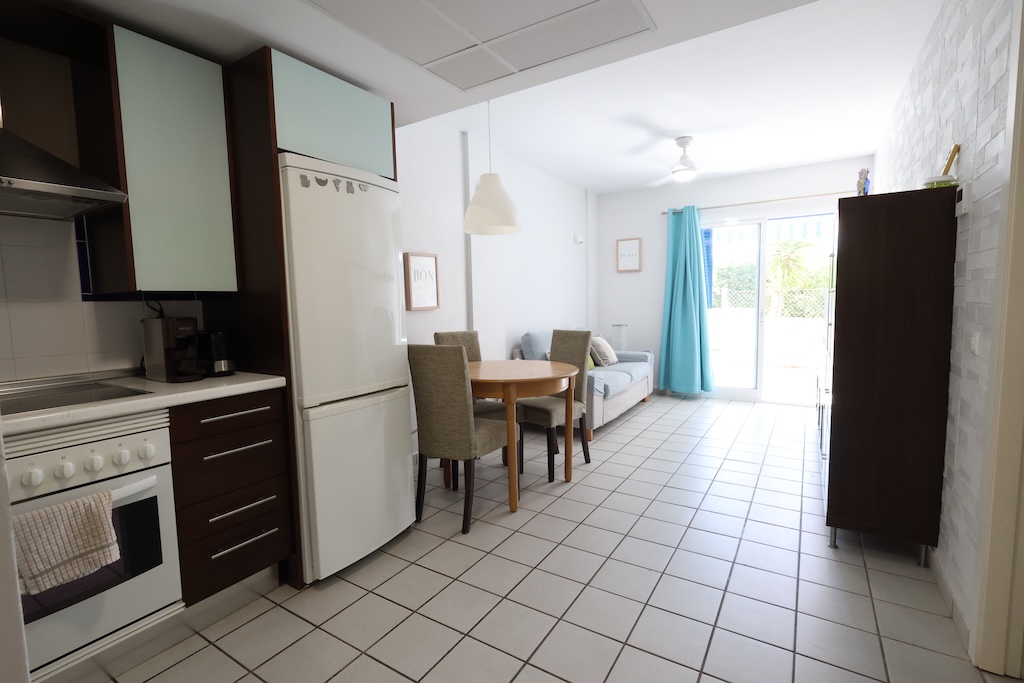 APARTAMENTO EN PLANTA BAJA CON JARDÍN PRIVADO, PISCINA Y LICENCIA TURÍSTICA EN PLAYA FLAMENCA