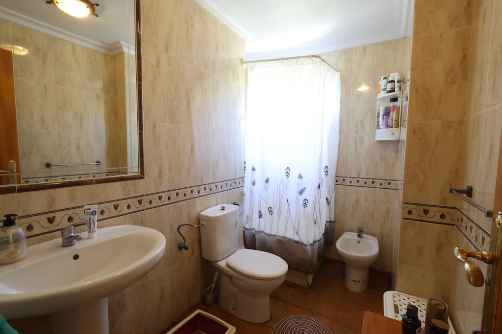 BUNGALOW EN ESQUINA CON PARCELA DE 170 M², ORIENTACIÓN SUR Y POSIBILIDAD DE PISCINA EN LOMAS DE CABO ROIG