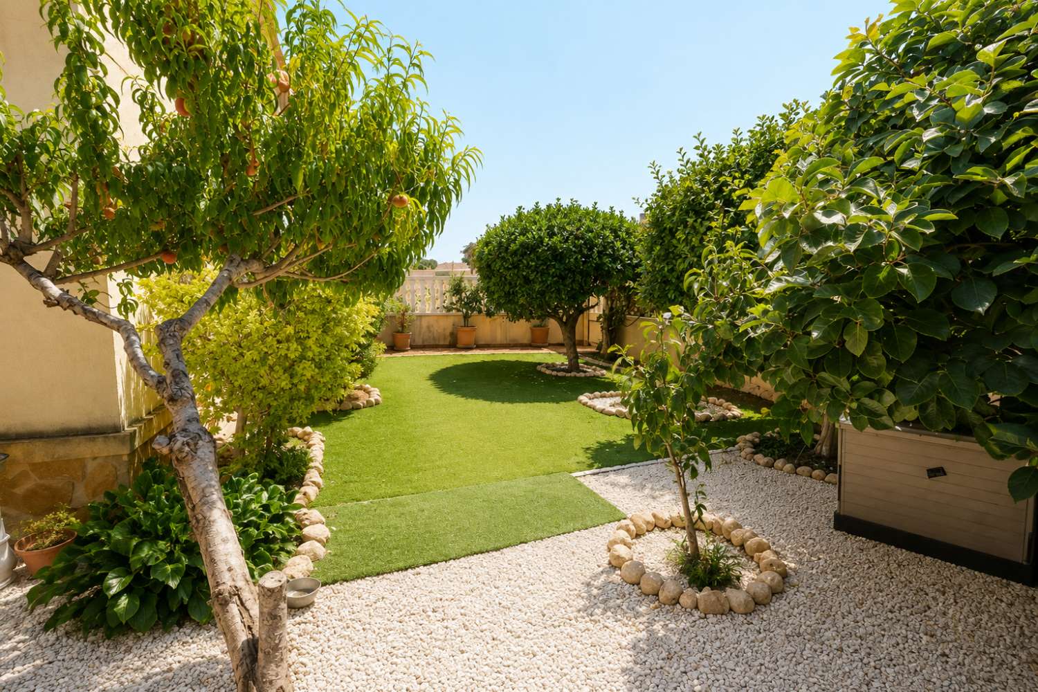 BUNGALOW EN ESQUINA CON PARCELA DE 170 M², ORIENTACIÓN SUR Y POSIBILIDAD DE PISCINA EN LOMAS DE CABO ROIG
