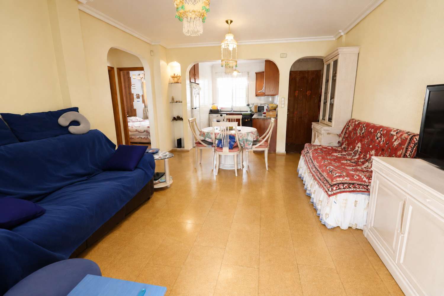 BUNGALOW EN ESQUINA CON PARCELA DE 170 M², ORIENTACIÓN SUR Y POSIBILIDAD DE PISCINA EN LOMAS DE CABO ROIG