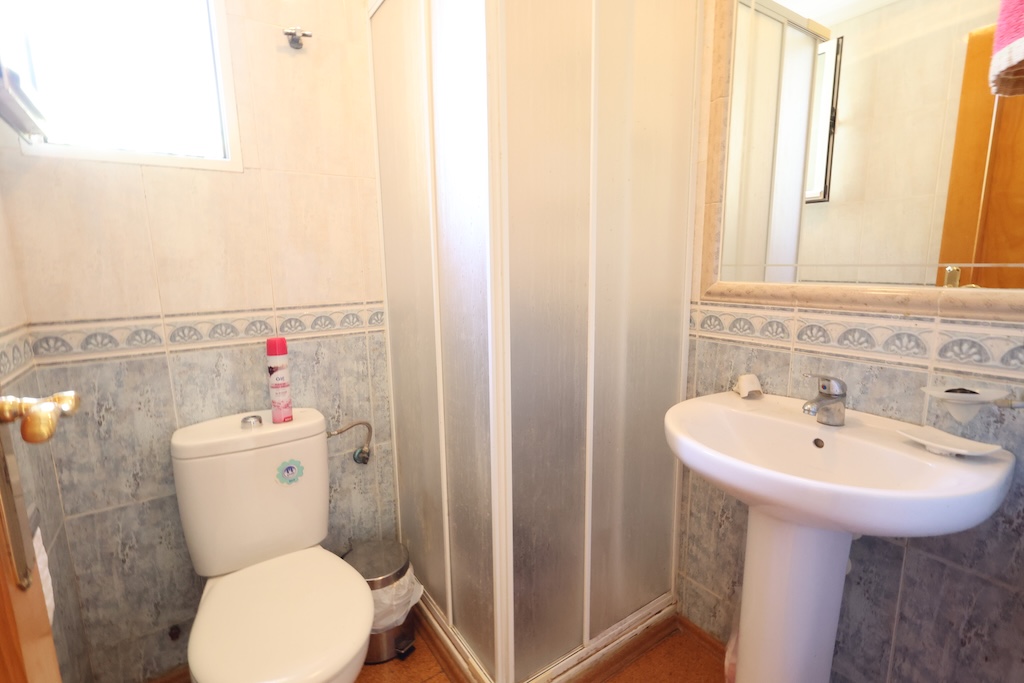 BUNGALOW EN ESQUINA CON PARCELA DE 170 M², ORIENTACIÓN SUR Y POSIBILIDAD DE PISCINA EN LOMAS DE CABO ROIG