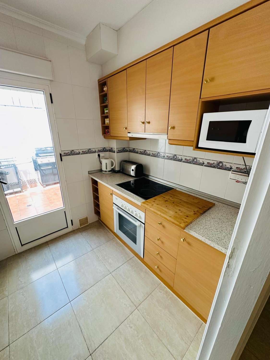 BUNGALOW EN PLANTA BAJA CON ORIENTACIÓN SUR, JARDÍN Y PISCINA EN DREAM HILLS – INVERSIÓN CON INQUILINO