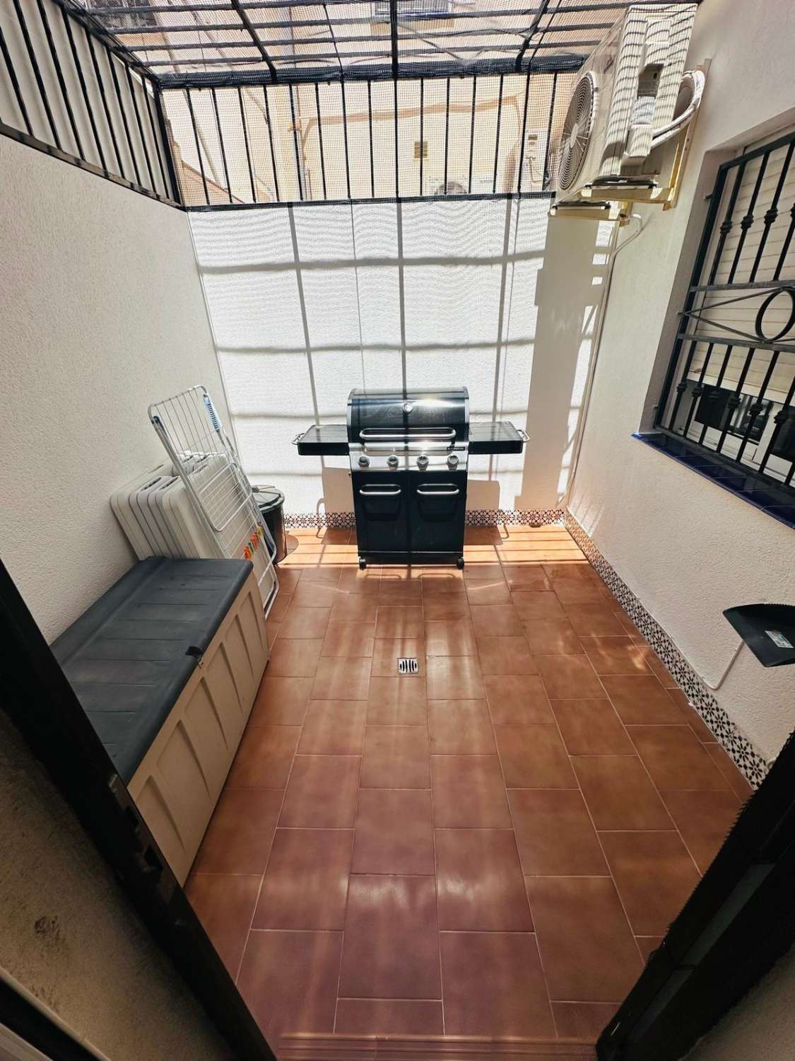 BUNGALOW EN PLANTA BAJA CON ORIENTACIÓN SUR, JARDÍN Y PISCINA EN DREAM HILLS – INVERSIÓN CON INQUILINO