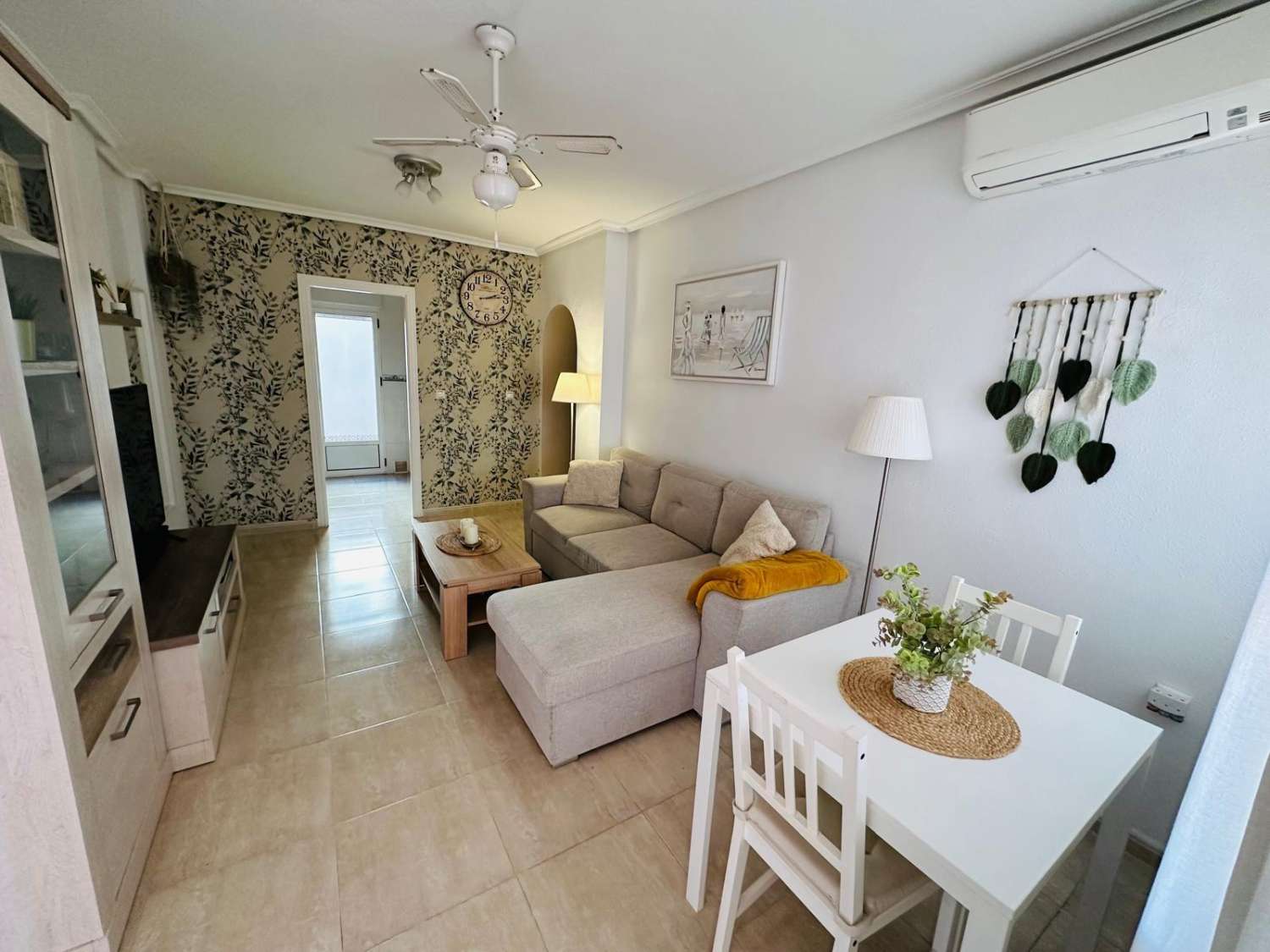 BUNGALOW EN PLANTA BAJA CON ORIENTACIÓN SUR, JARDÍN Y PISCINA EN DREAM HILLS – INVERSIÓN CON INQUILINO