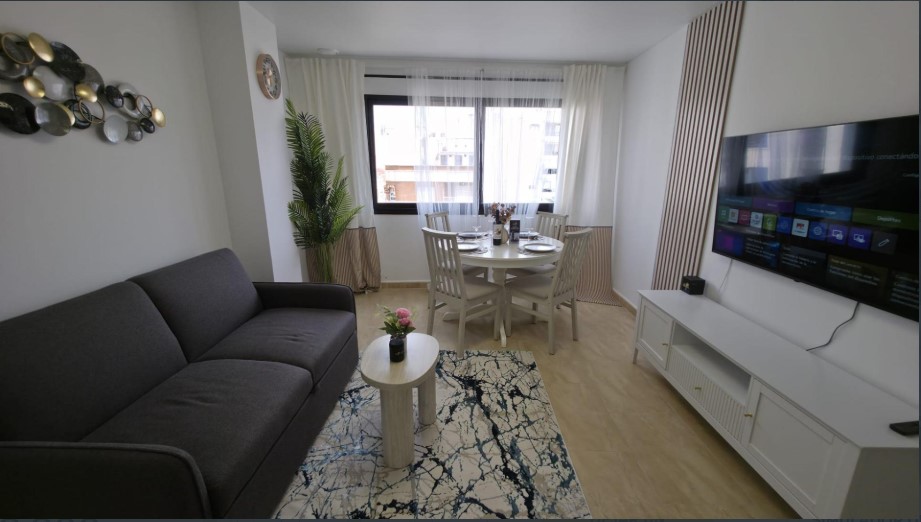 APARTAMENTO REFORMADO, LUMINOSO Y TODO EXTERIOR EN TORREVIEJA