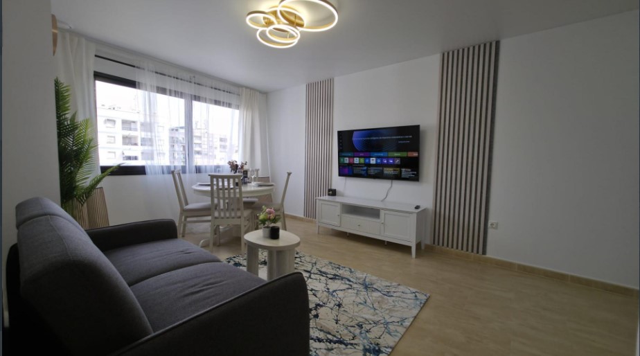 APARTAMENTO REFORMADO, LUMINOSO Y TODO EXTERIOR EN TORREVIEJA