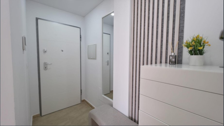 APARTAMENTO REFORMADO, LUMINOSO Y TODO EXTERIOR EN TORREVIEJA