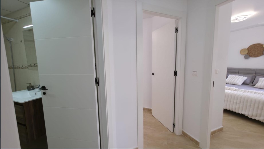 APARTAMENTO REFORMADO, LUMINOSO Y TODO EXTERIOR EN TORREVIEJA