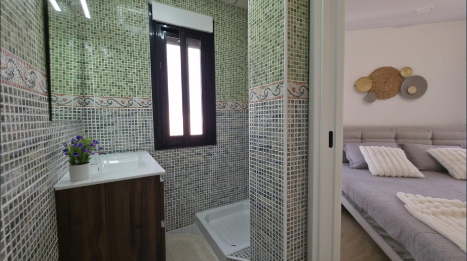 APARTAMENTO REFORMADO, LUMINOSO Y TODO EXTERIOR EN TORREVIEJA