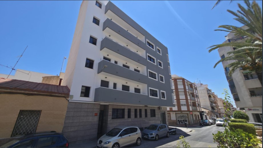 APARTAMENTO REFORMADO, LUMINOSO Y TODO EXTERIOR EN TORREVIEJA