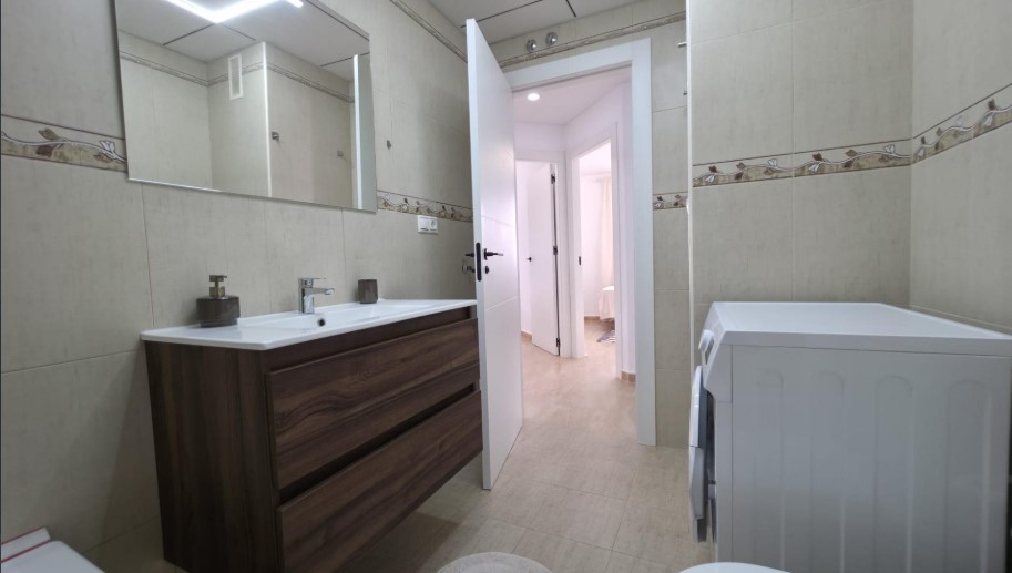 APARTAMENTO REFORMADO, LUMINOSO Y TODO EXTERIOR EN TORREVIEJA