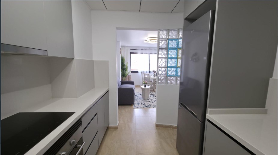 APARTAMENTO REFORMADO, LUMINOSO Y TODO EXTERIOR EN TORREVIEJA