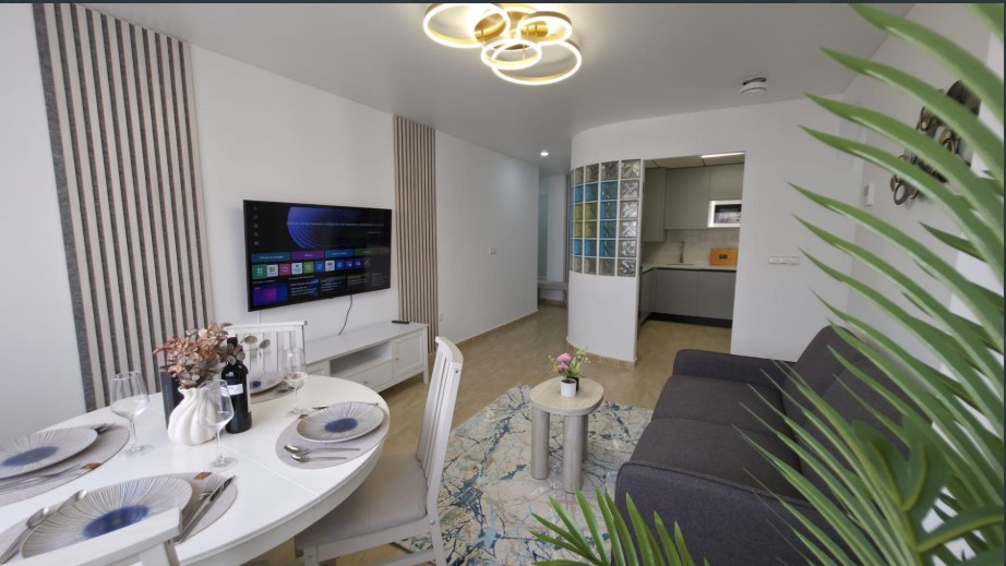 APARTAMENTO REFORMADO, LUMINOSO Y TODO EXTERIOR EN TORREVIEJA