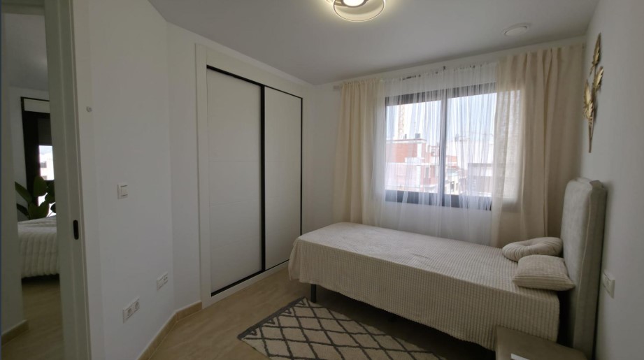 APARTAMENTO REFORMADO, LUMINOSO Y TODO EXTERIOR EN TORREVIEJA