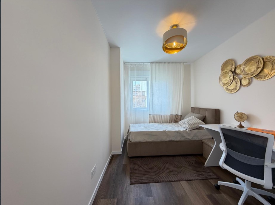 APARTAMENTO DE LUJO TOTALMENTE REFORMADO CON VISTAS AL MAR A 80 M DEL PUERTO DEPORTIVO