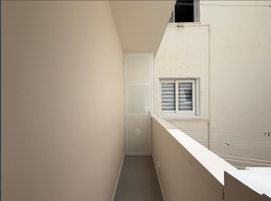 APARTAMENTO DE LUJO TOTALMENTE REFORMADO CON VISTAS AL MAR A 80 M DEL PUERTO DEPORTIVO