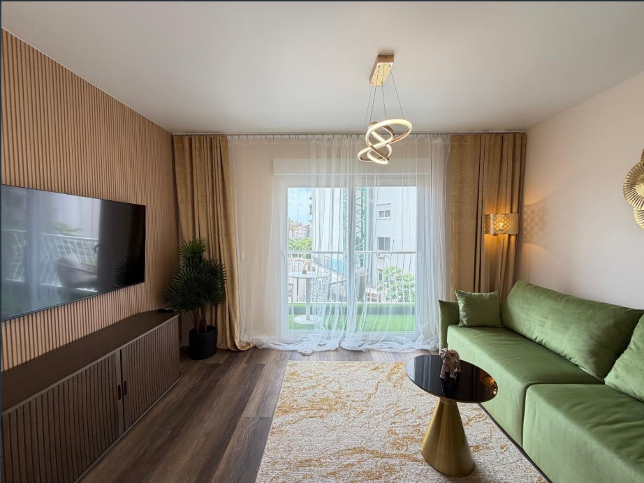 APARTAMENTO DE LUJO TOTALMENTE REFORMADO CON VISTAS AL MAR A 80 M DEL PUERTO DEPORTIVO
