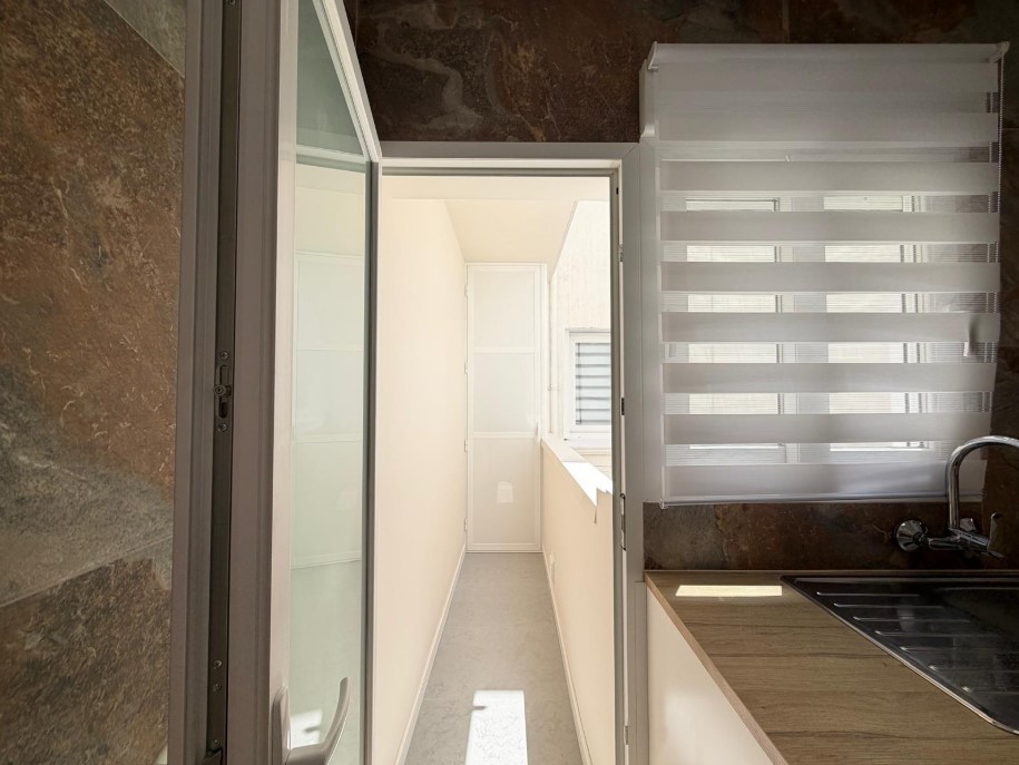 APARTAMENTO DE LUJO TOTALMENTE REFORMADO CON VISTAS AL MAR A 80 M DEL PUERTO DEPORTIVO