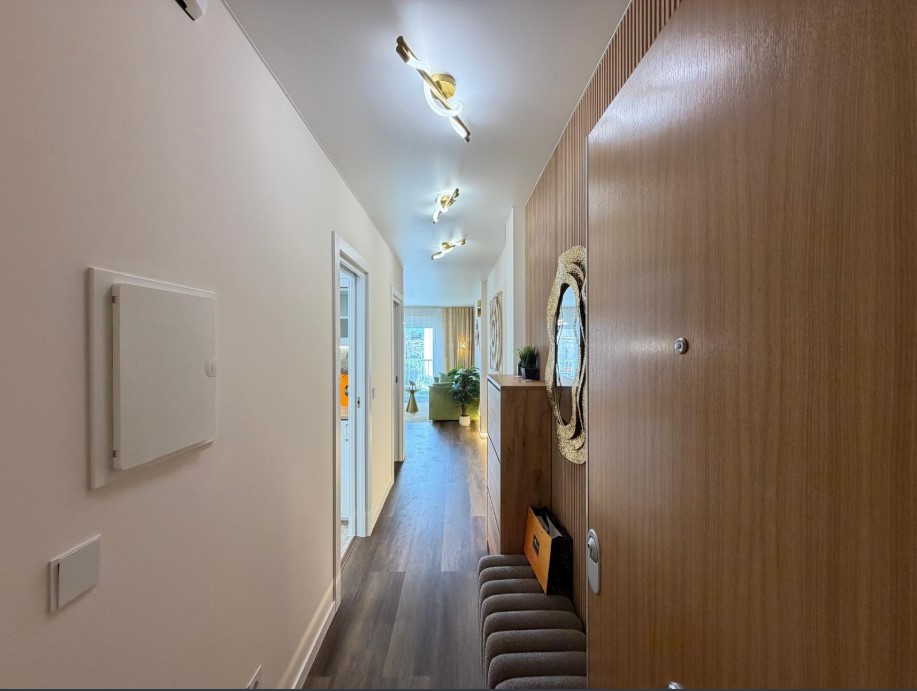 APARTAMENTO DE LUJO TOTALMENTE REFORMADO CON VISTAS AL MAR A 80 M DEL PUERTO DEPORTIVO