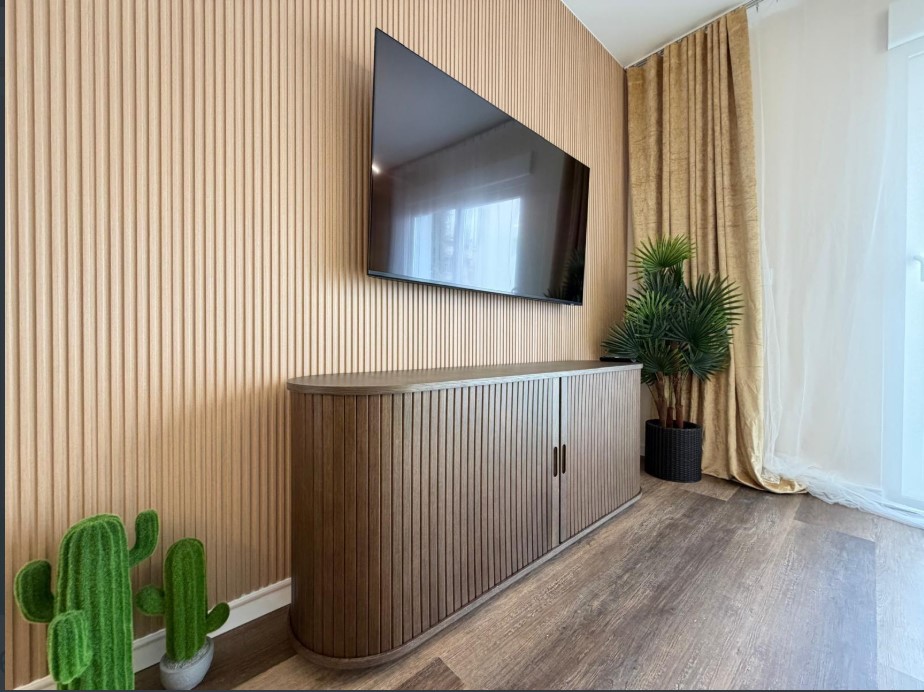 APARTAMENTO DE LUJO TOTALMENTE REFORMADO CON VISTAS AL MAR A 80 M DEL PUERTO DEPORTIVO