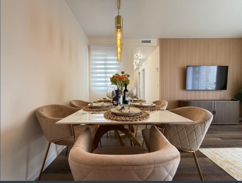 APARTAMENTO DE LUJO TOTALMENTE REFORMADO CON VISTAS AL MAR A 80 M DEL PUERTO DEPORTIVO