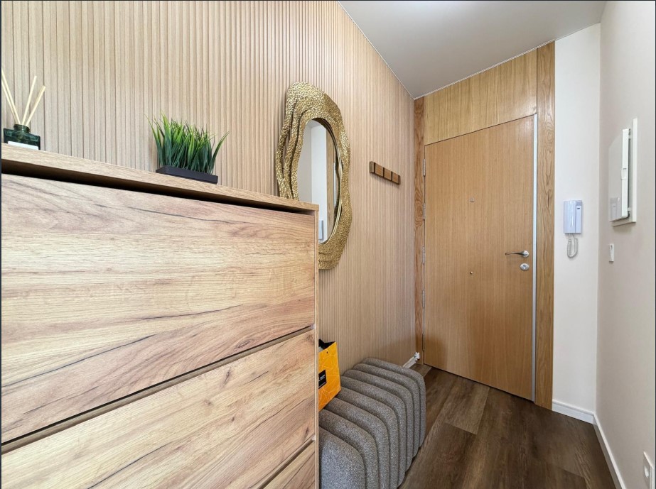 APARTAMENTO DE LUJO TOTALMENTE REFORMADO CON VISTAS AL MAR A 80 M DEL PUERTO DEPORTIVO