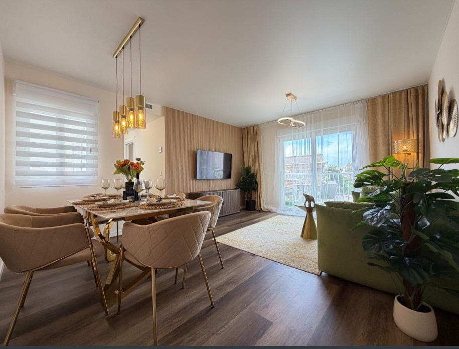 APARTAMENTO DE LUJO TOTALMENTE REFORMADO CON VISTAS AL MAR A 80 M DEL PUERTO DEPORTIVO