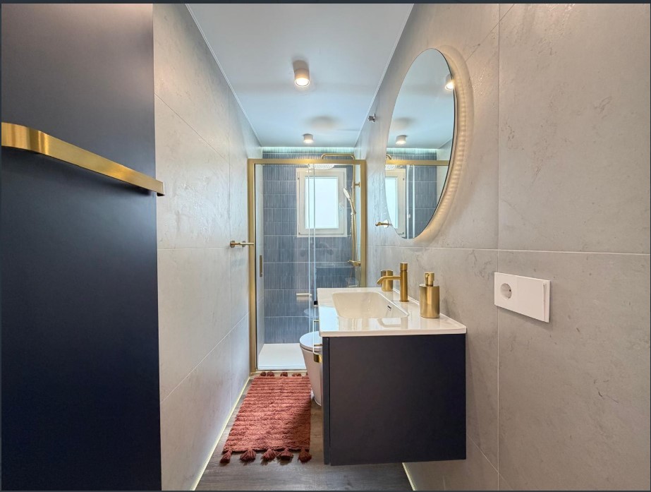 APARTAMENTO DE LUJO TOTALMENTE REFORMADO CON VISTAS AL MAR A 80 M DEL PUERTO DEPORTIVO