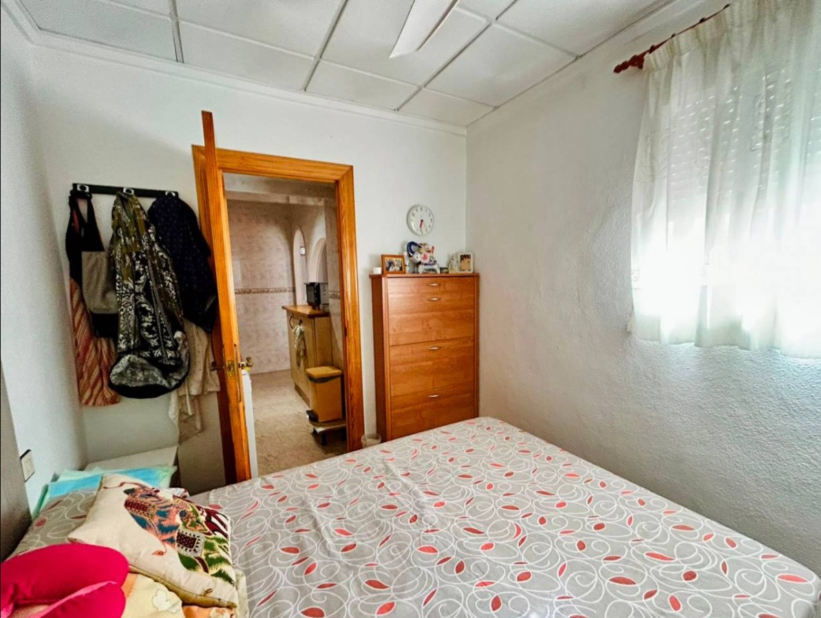 ENCANTADORA CASA ADOSADA CON AMPLIO SOLÁRIUM Y EXCELENTE UBICACIÓN JUNTO A PLAYA DE LOS LOCOS