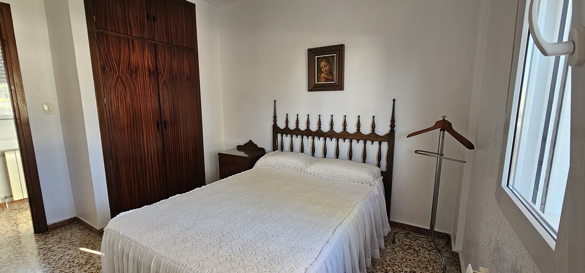 CHALET INDEPENDIENTE EN SEGUNDA LÍNEA DE LA VELETA CON PARCELA DE 840 M²