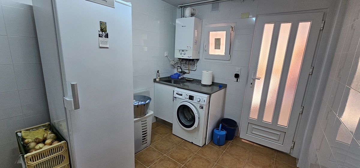 CHALET INDEPENDIENTE EN SEGUNDA LÍNEA DE LA VELETA CON PARCELA DE 840 M²