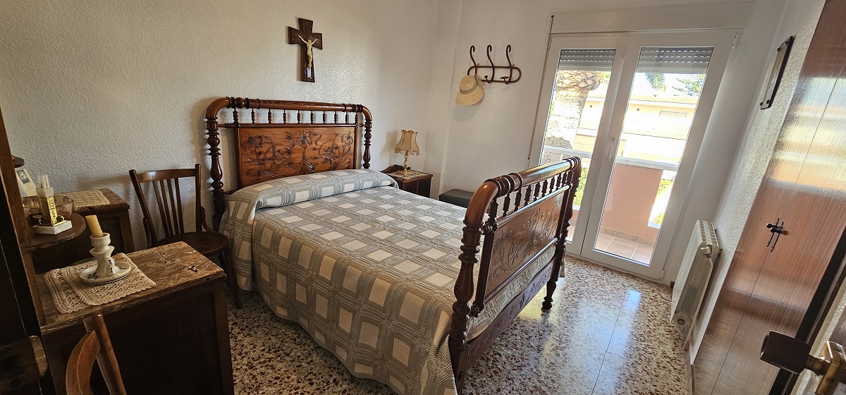 CHALET INDEPENDIENTE EN SEGUNDA LÍNEA DE LA VELETA CON PARCELA DE 840 M²