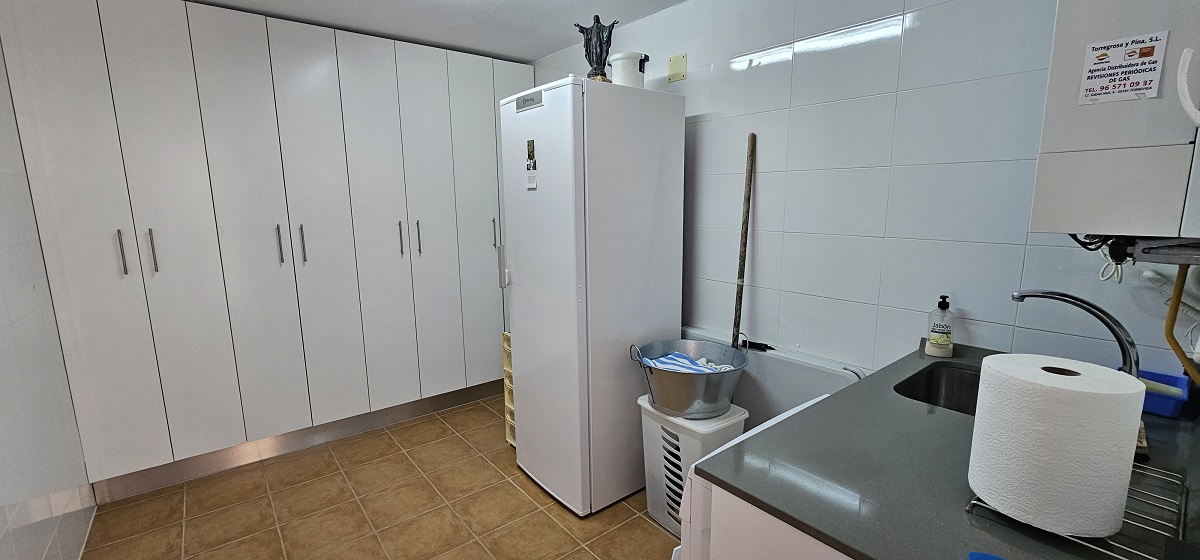 CHALET INDEPENDIENTE EN SEGUNDA LÍNEA DE LA VELETA CON PARCELA DE 840 M²