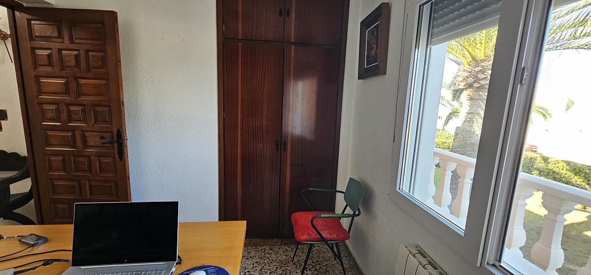 CHALET INDEPENDIENTE EN SEGUNDA LÍNEA DE LA VELETA CON PARCELA DE 840 M²