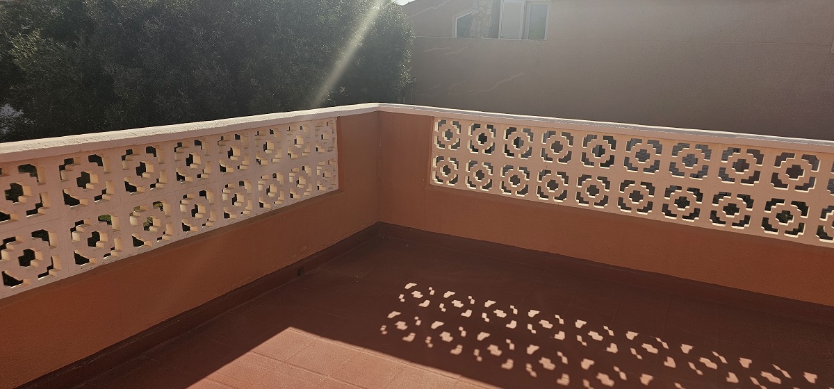 CHALET INDEPENDIENTE EN SEGUNDA LÍNEA DE LA VELETA CON PARCELA DE 840 M²